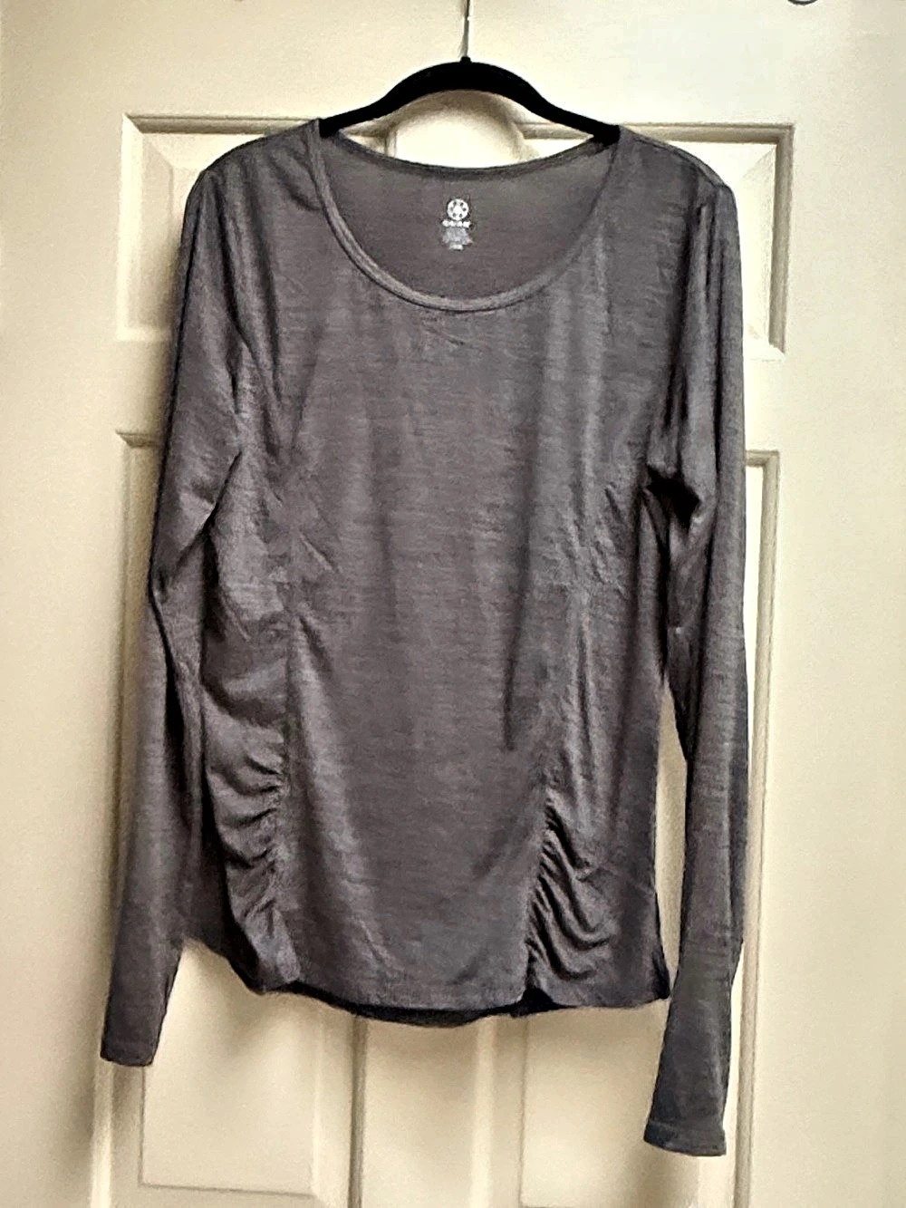 Gaiam Energy Tee Long Sleeve Yoga Tee in Gray Size Large NWT